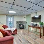 Home On Shared 10 Acres, On-Site Trail Access