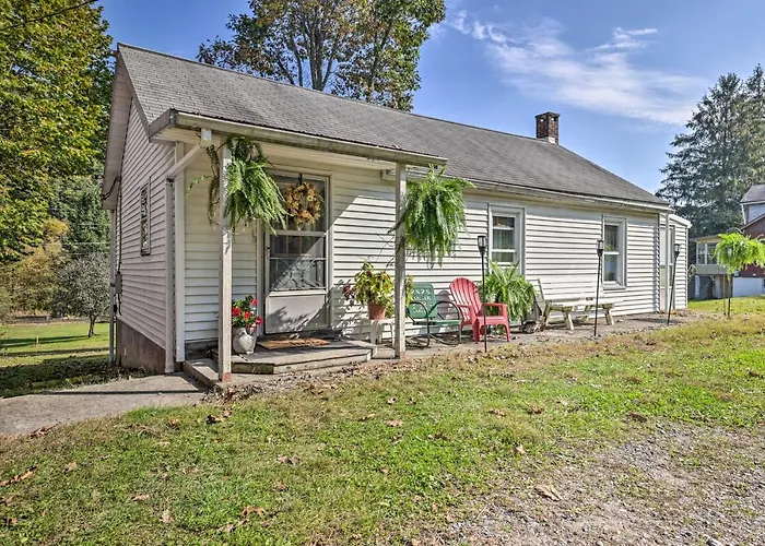 Home On Shared 10 Acres, On-Site Trail Access