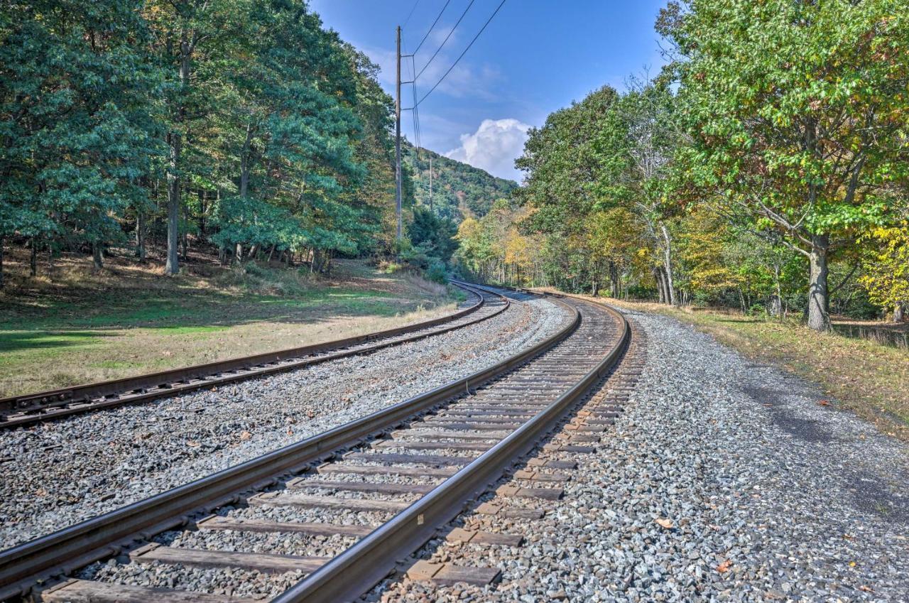 On Shared 10 Acres, On-site Trail Access