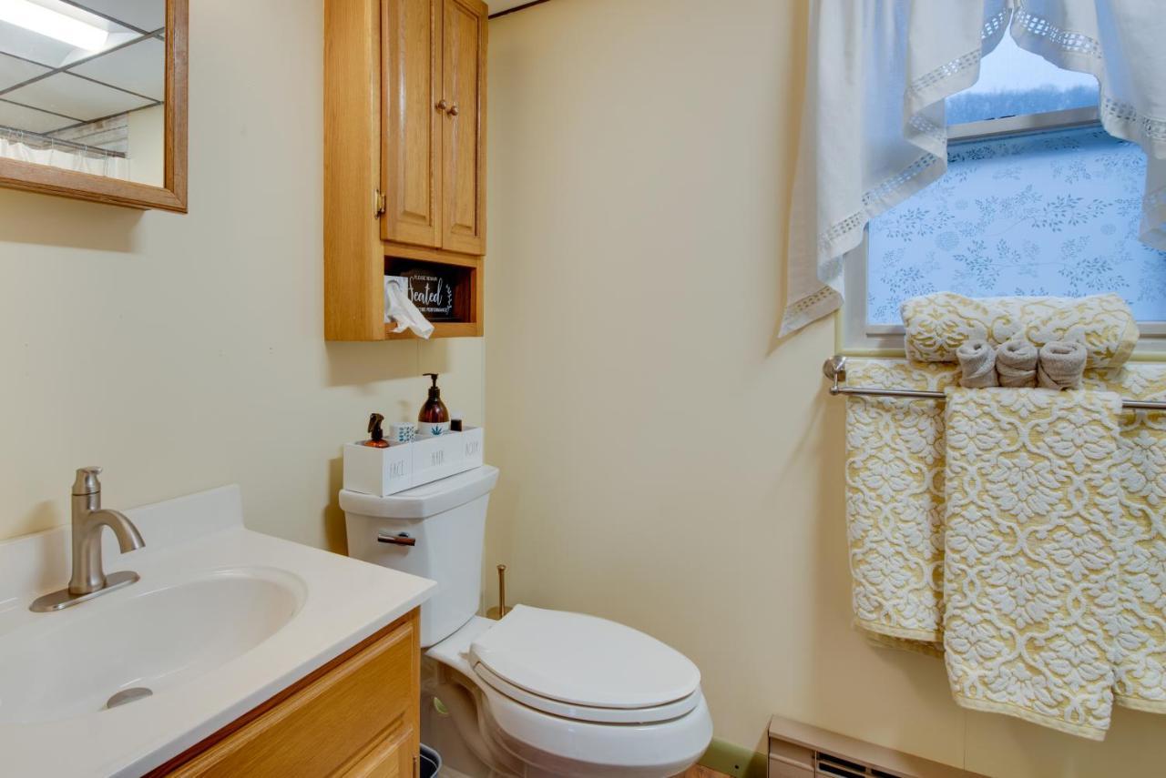 On Shared 10 Acres, On-site Trail Access Holiday home *