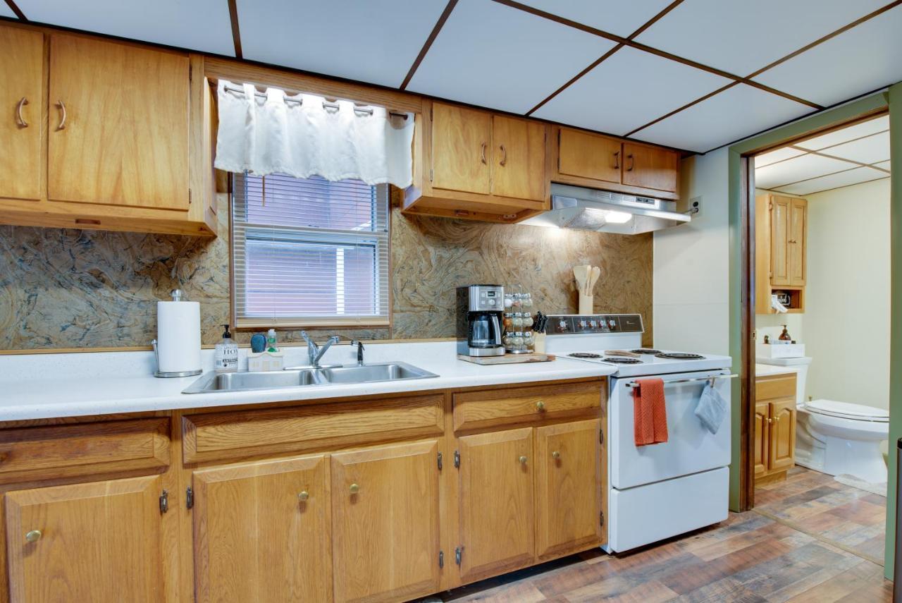 On Shared 10 Acres, On-site Trail Access Holiday home