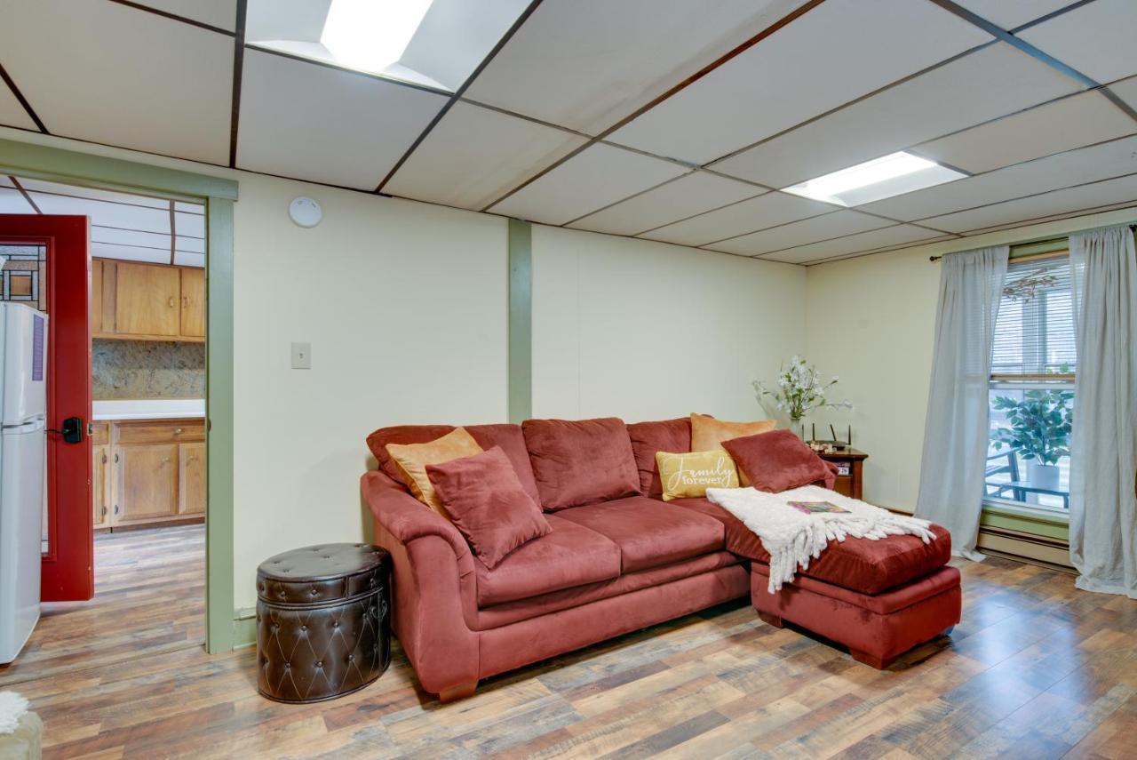On Shared 10 Acres, On-site Trail Access Holiday home *